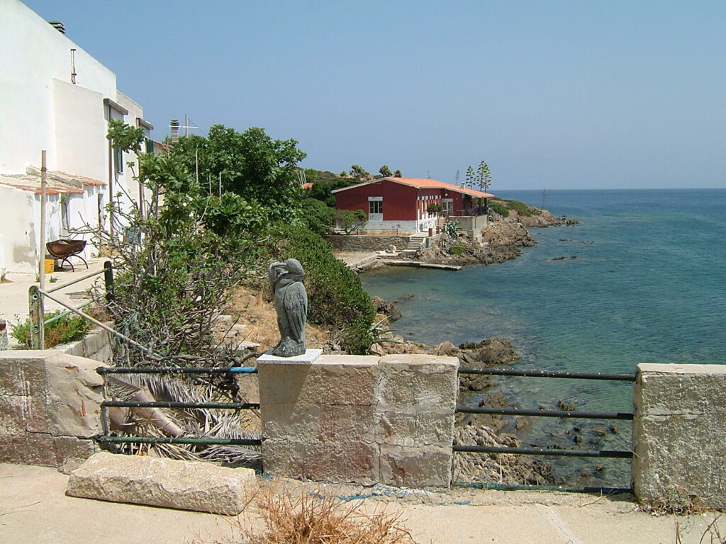 La casa rossa sul mare di Cala d'Oliva, all'Asinara, dove alloggiarono Falcone e Borsellino